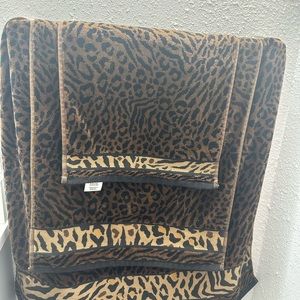 8-piece Cheetah Print Bathroom set